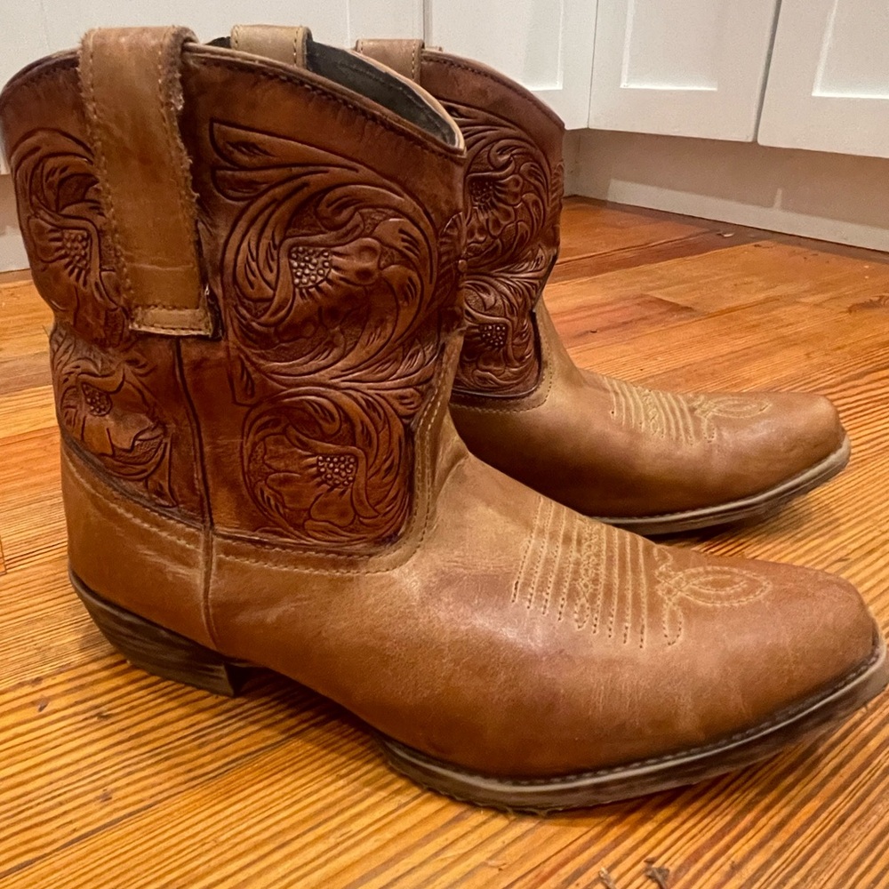 Women’s Dusty tooled roper boots size 9.5